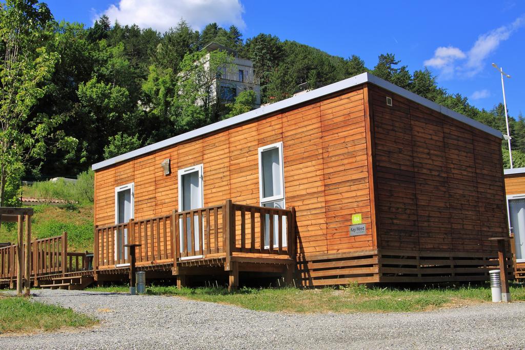 Camping Lou Gourdan Hotell Puget-Théniers Exteriör bild