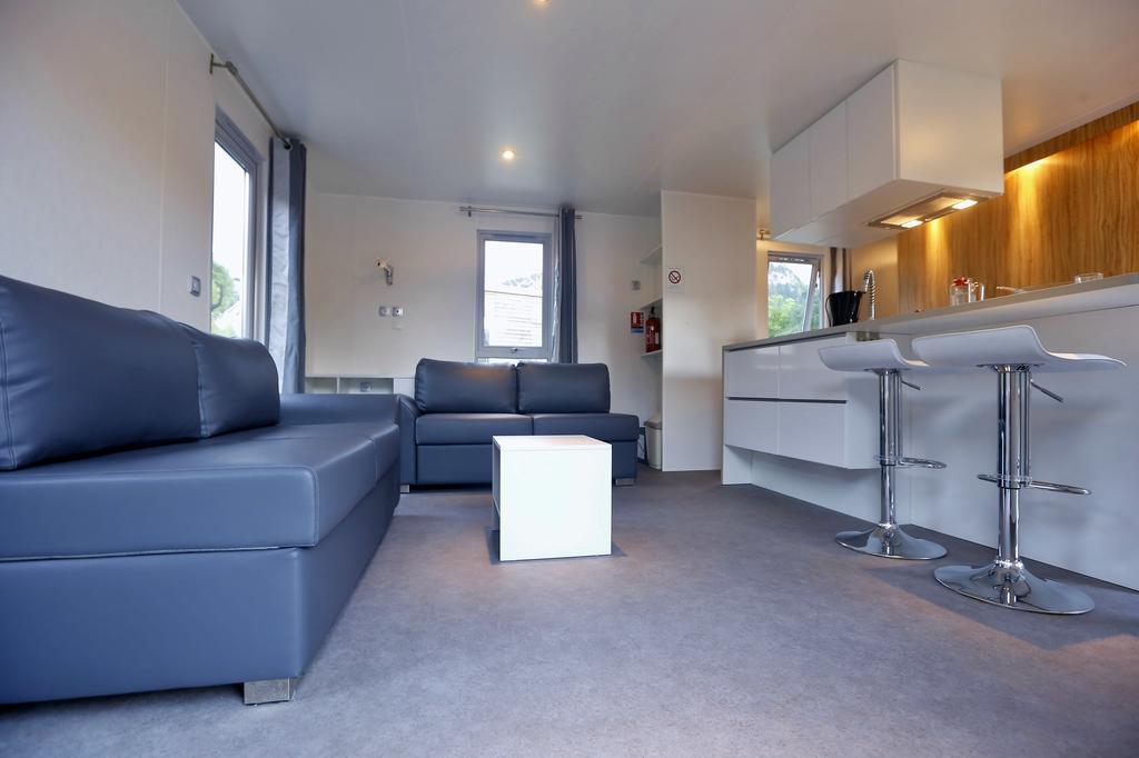 Camping Lou Gourdan Hotell Puget-Théniers Exteriör bild