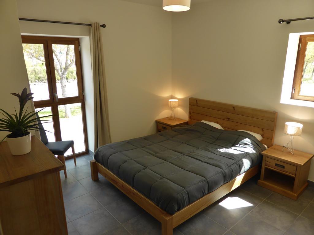 Camping Lou Gourdan Hotell Puget-Théniers Exteriör bild