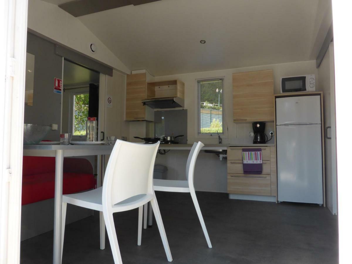 Camping Lou Gourdan Hotell Puget-Théniers Exteriör bild